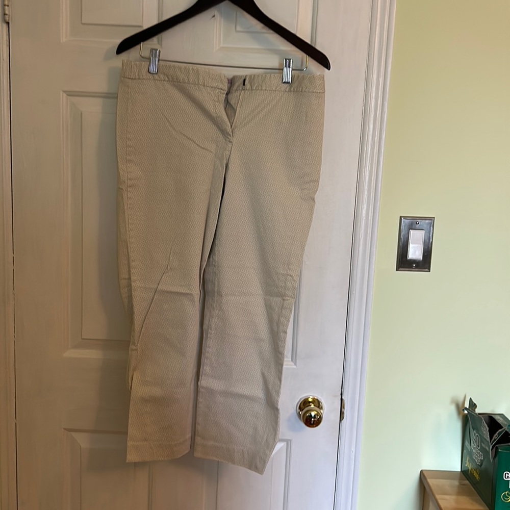 City fit J. crew ankle pant. Whit and grey diamond design